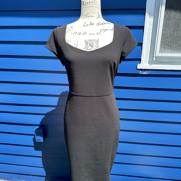 Express dress - Picture 1 of 4